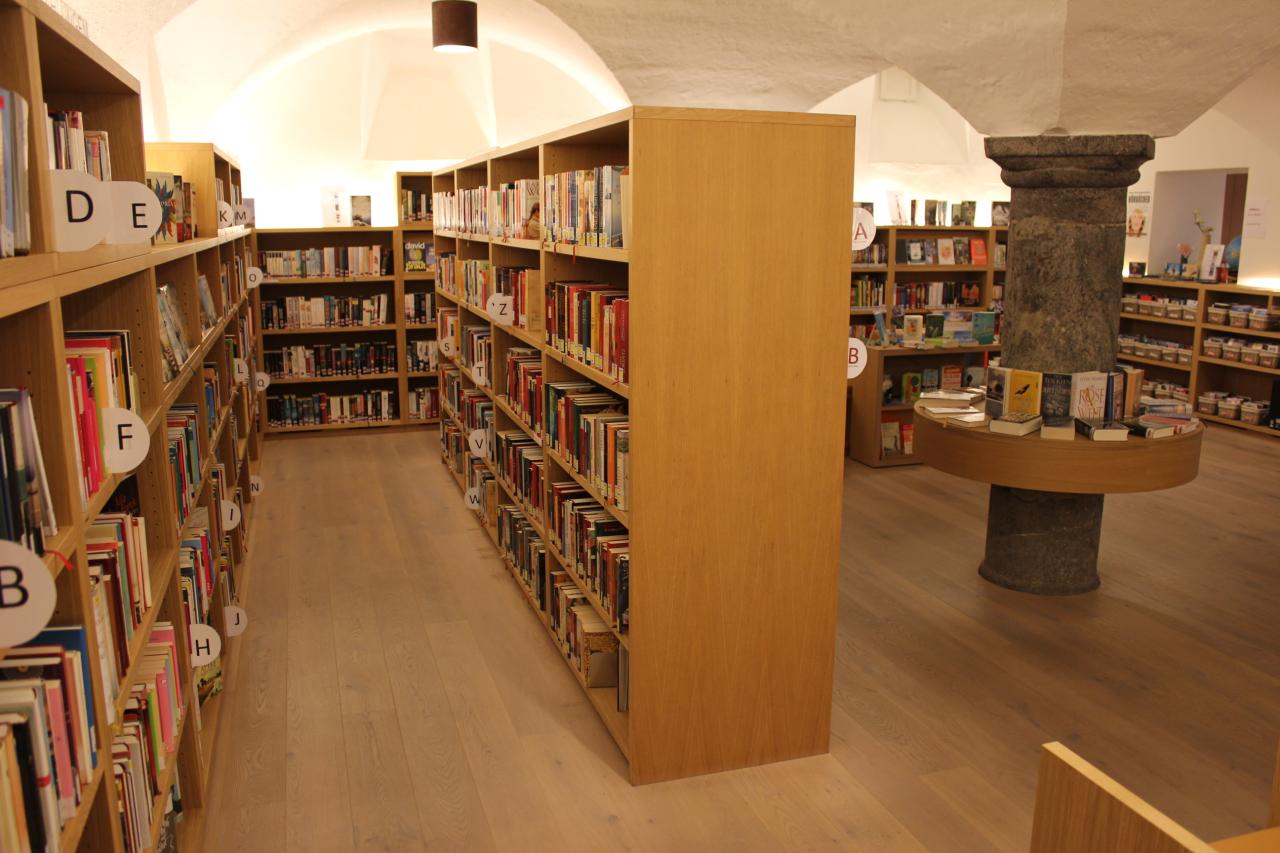 Bücherei Innenansicht EG