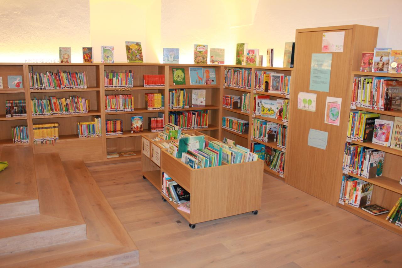 Bücherei Innenansicht OG